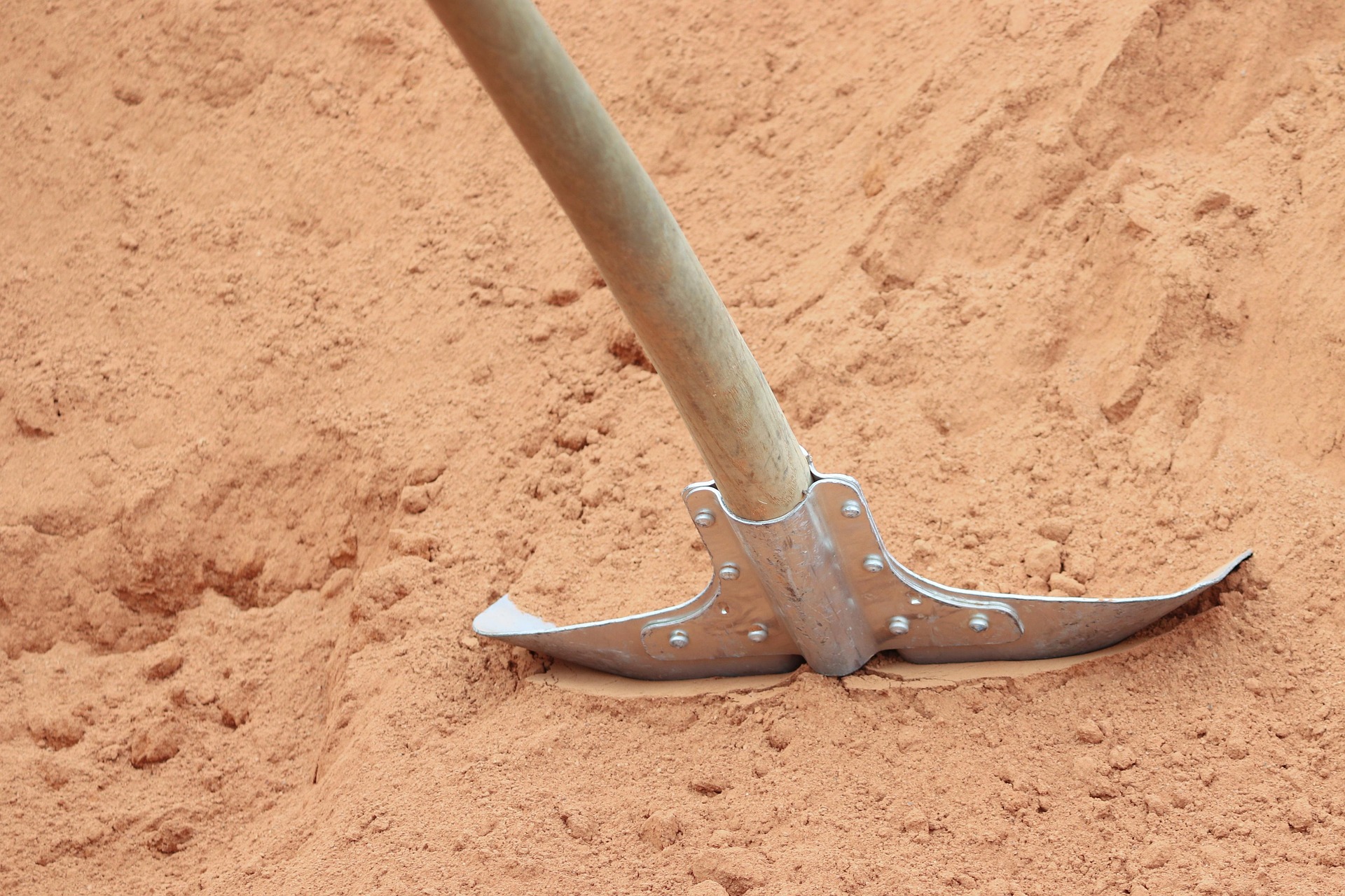 Welcher Sand eignet sich zum Rasen sanden?